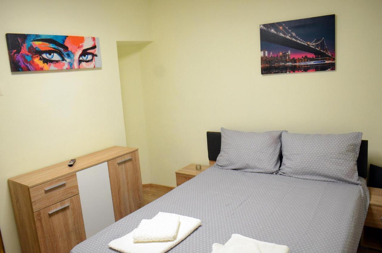 Private Apartment In The City Centre. Oradea Buitenkant foto